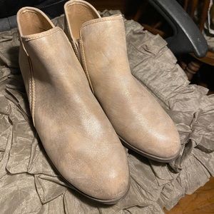 Time and Tru booties NWT SZ 9W